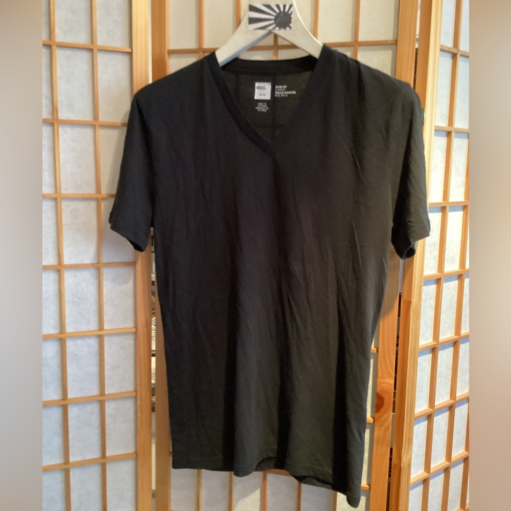 UO BDG Black Short Sleeve Slim Fit V-Neck Tee Men's Size Medium